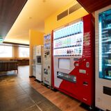 ラウンジ（自販機・給茶機・製氷機）